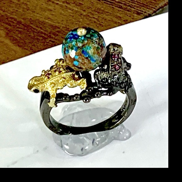 Boulder Azurite & Ruby Frog Ring - Picture 5 of 9